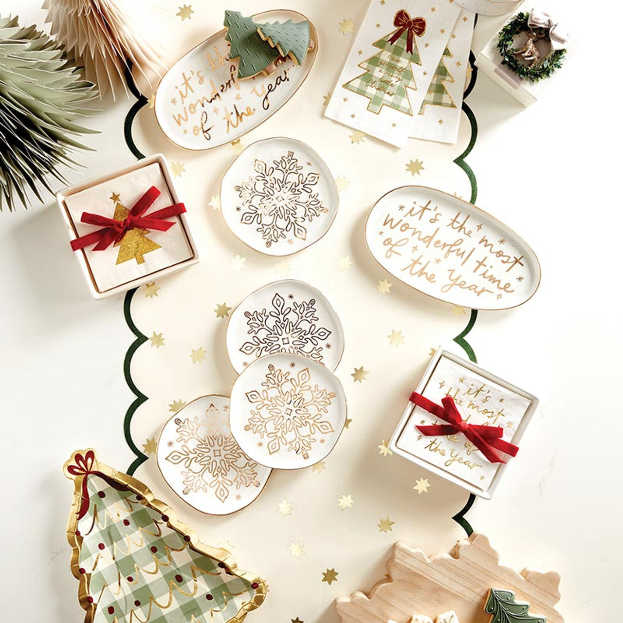 Scalloped Christmas Star Paper Runner