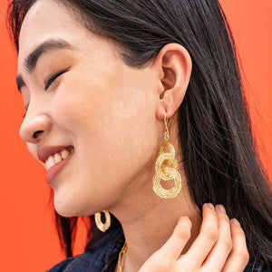 Brass interlinking circle dangle earrings. Ink & Alloy. 